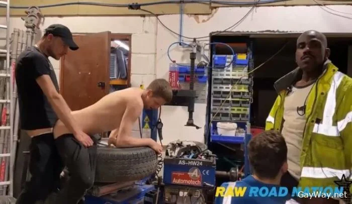 [GayWay.net] Ginder Lad Gets More Than 1 Oil Change [HD 720p] 379.1 MB