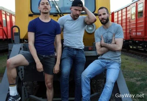 Plowed and loaded in a train [HD 720p] Bareback, Kissing