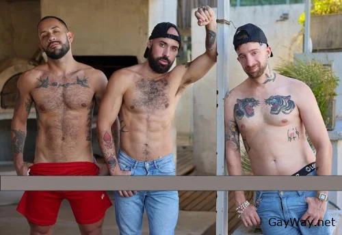 Caught By The Roommate And His 10 Inches [HD 720p] Kissing, Uncut
