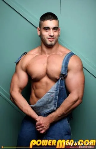 Luciano Damato - The Truck Driver [SD] posing, solo
